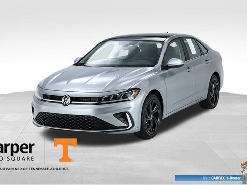Used 2025 Volkswagen Jetta SE FWD image 1
