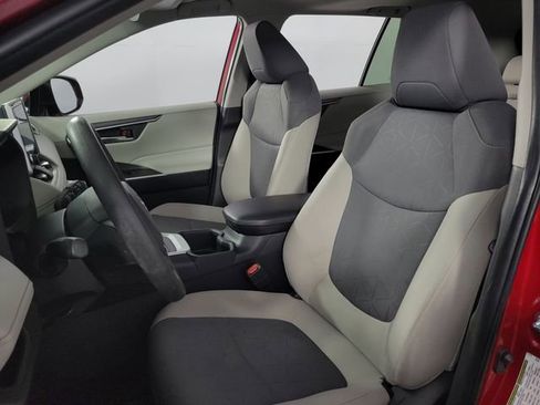 Used 2025 Toyota RAV4 XLE image 14