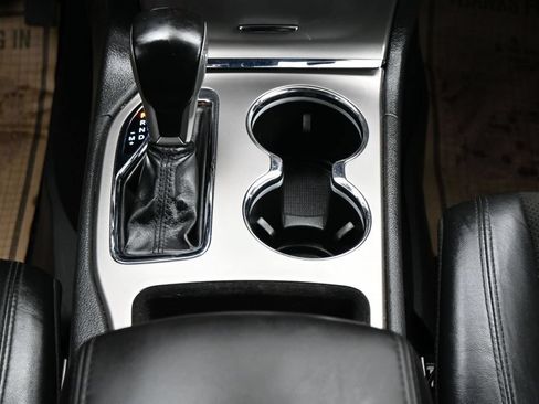 Used 2021 Jeep Grand Cherokee Laredo X AWD/4WD image 19