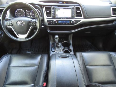 Certified 2019 Toyota Highlander XLE AWD/4WD image 34