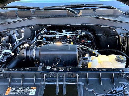 Used 2022 Ford Explorer XLT w/ Equipment Group 202A image 38