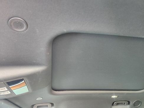 Used 2024 Land Rover Defender 130 X-Dynamic SE image 25