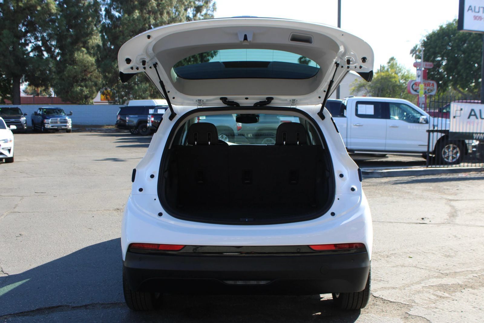 Used 2022 Chevrolet Bolt LT FWD image 30