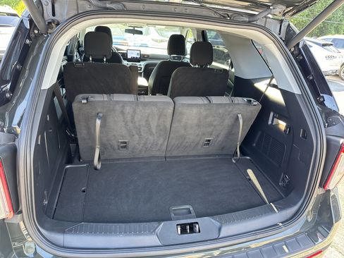 Used 2022 Ford Explorer XLT image 26