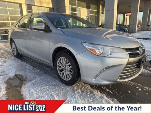 Used 2017 Toyota Camry LE image 1
