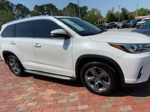 Used 2018 Toyota Highlander Limited Platinum image 3