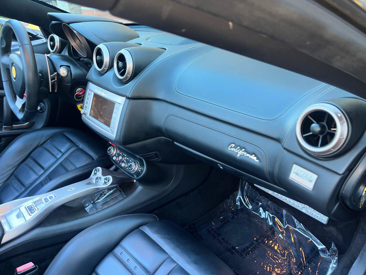 Used 2010 Ferrari California RWD image 39