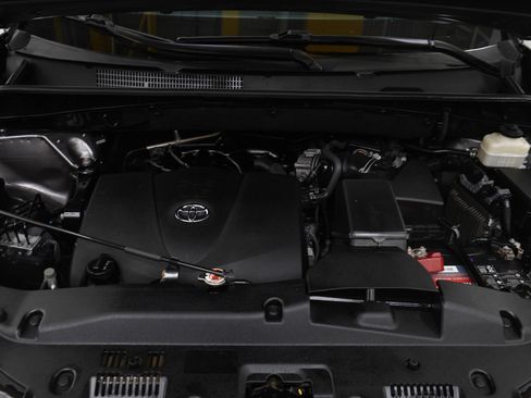 Used 2018 Toyota Highlander XLE image 31