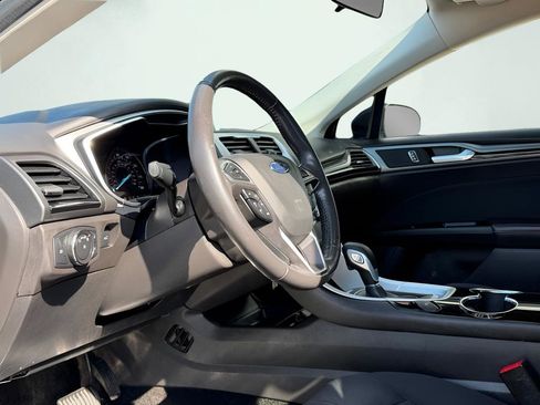 Used 2014 Ford Fusion SE image 2