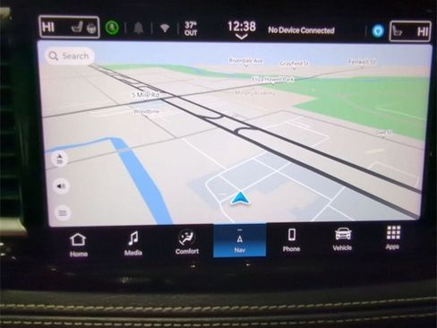 Used 2024 Chrysler Pacifica Select image 14