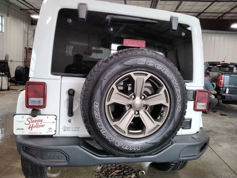 Used 2018 Jeep Wrangler Unlimited Sport w/ Dual Top Group image 13