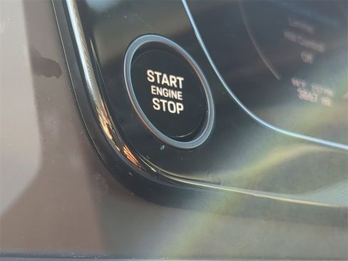 Used 2025 Porsche Cayenne image 38