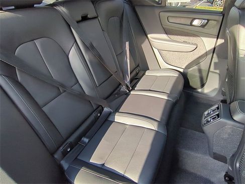 Used 2025 Volvo XC40 B5 Plus image 16