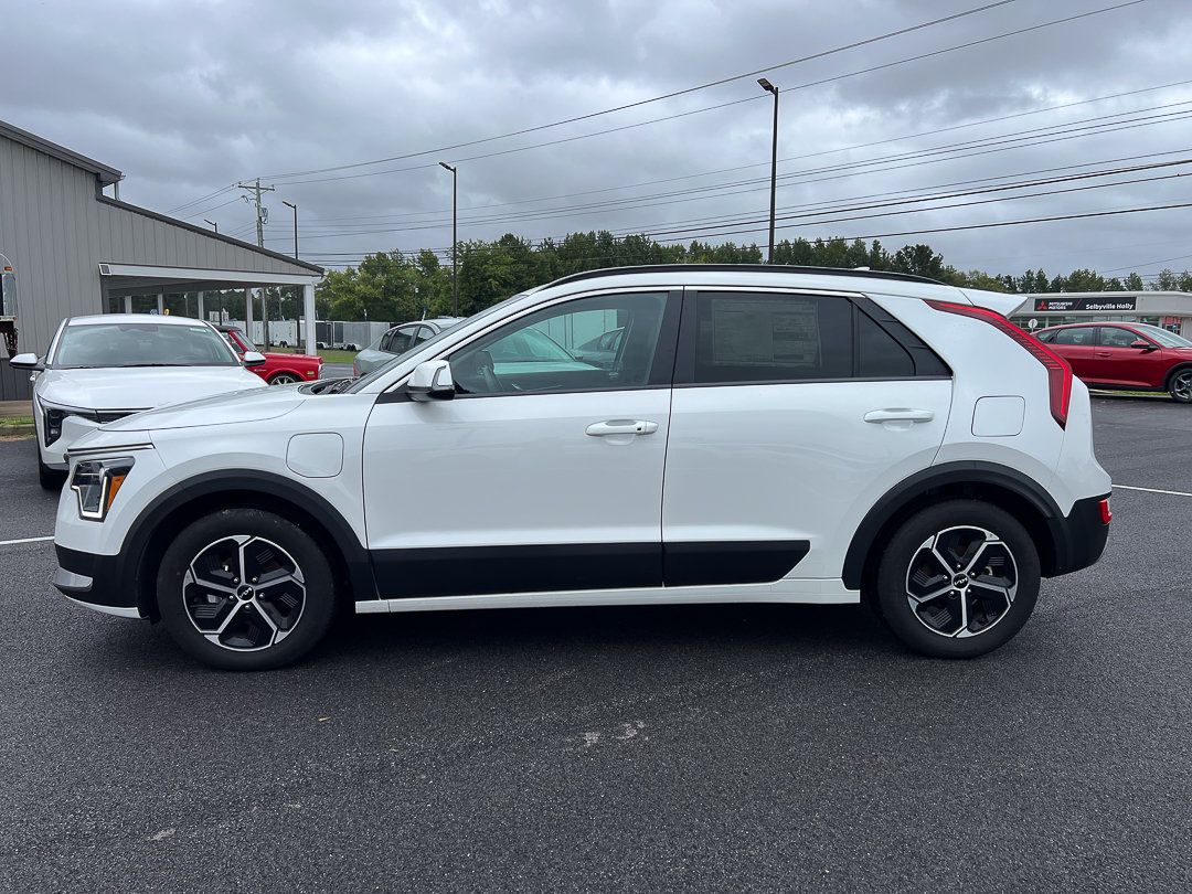 Used 2024 Kia Niro EX w/ EX Cold Weather Package FWD image 3