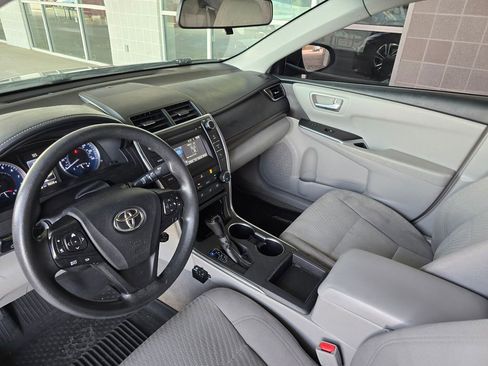 Used 2017 Toyota Camry LE image 11