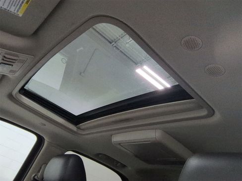 Used 2012 Cadillac Escalade Luxury image 20