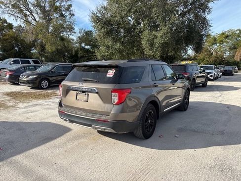 Used 2021 Ford Explorer XLT w/ Equipment Group 202A image 4