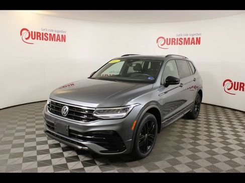 Used 2022 Volkswagen Tiguan SE R-Line AWD/4WD image 2