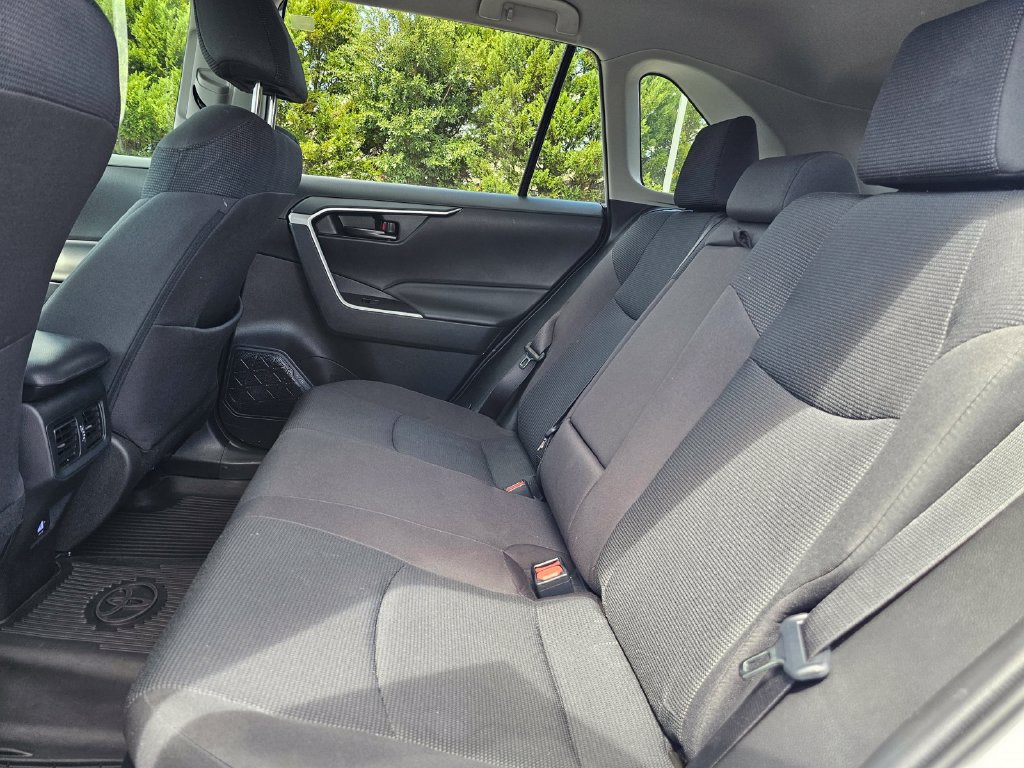 Used 2024 Toyota RAV4 LE AWD/4WD image 19
