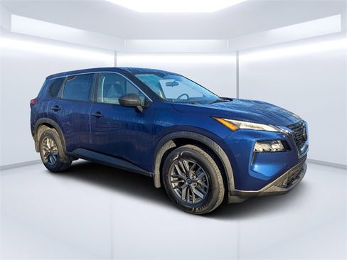 Used 2021 Nissan Rogue S image 2