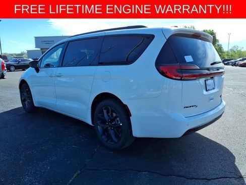 New 2027 Chrysler Pacifica Limited w/ S Appearance Package AWD/4WD image 5