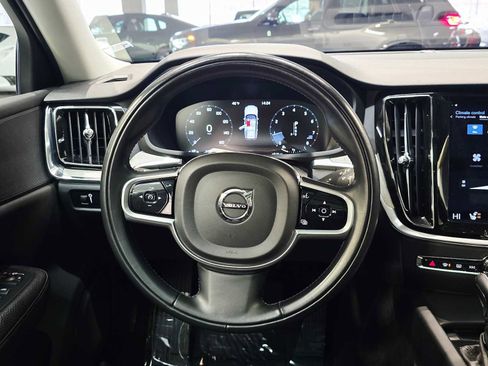 Used 2022 Volvo V60 T5 Cross Country image 11