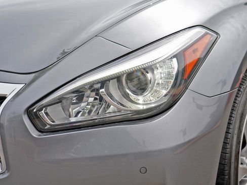 Used 2017 INFINITI Q70 3.7 w/ Technology Package AWD/4WD image 5