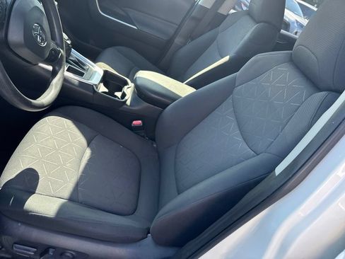 Used 2019 Toyota RAV4 XLE w/ Convenience Package FWD image 17