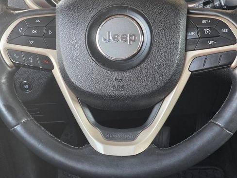Used 2015 Jeep Cherokee Latitude w/ Comfort/Convenience Group image 16