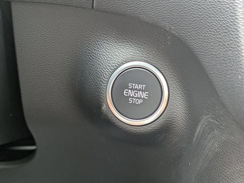 Certified 2026 Volvo XC40 B5 Core AWD/4WD image 30