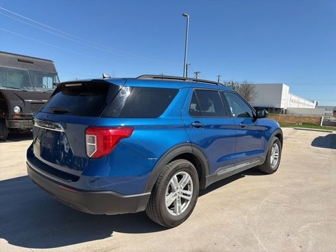 Used 2021 Ford Explorer XLT image 6