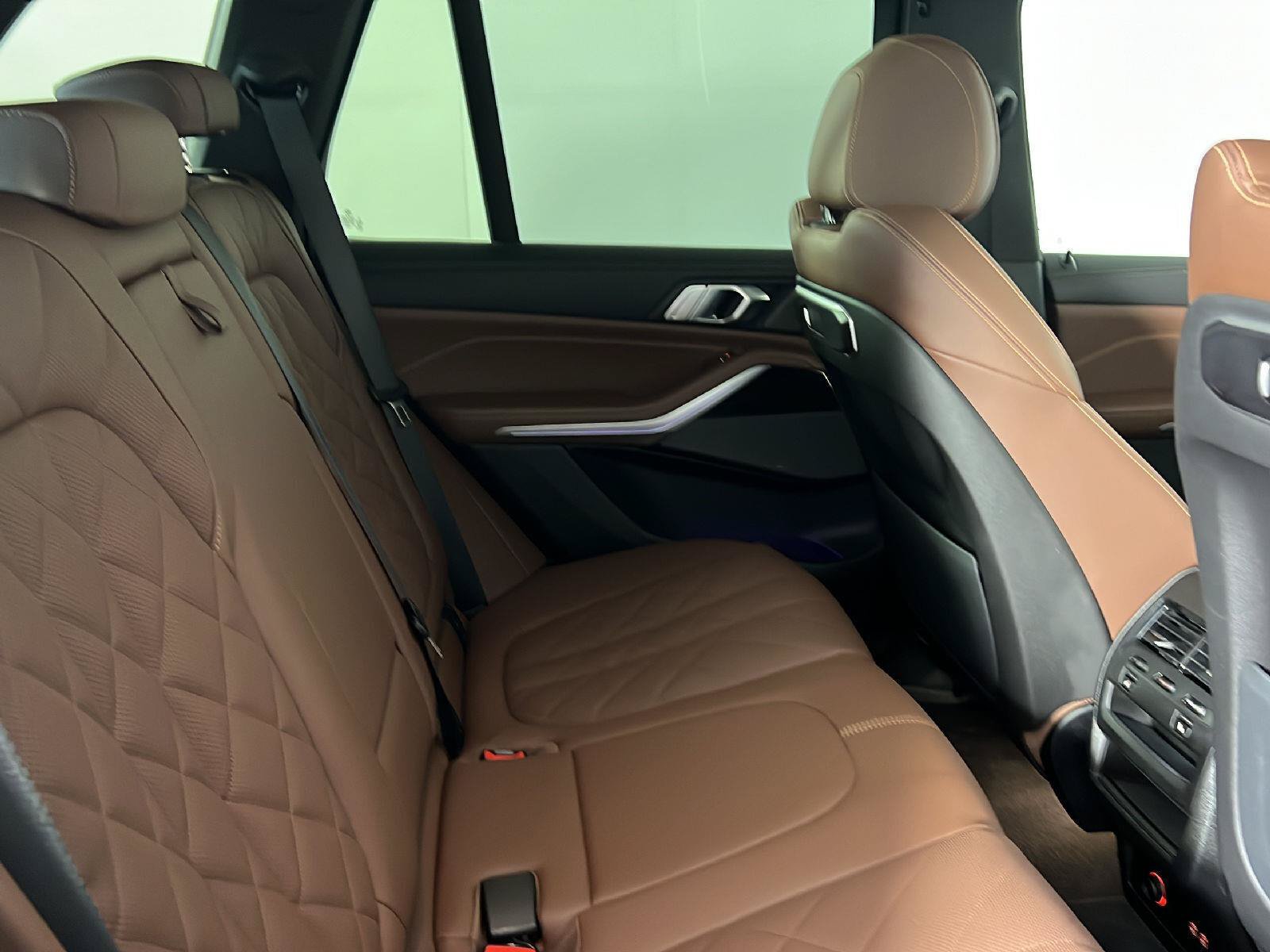 Used 2025 BMW X5 xDrive40i w/ Premium Package AWD/4WD image 4