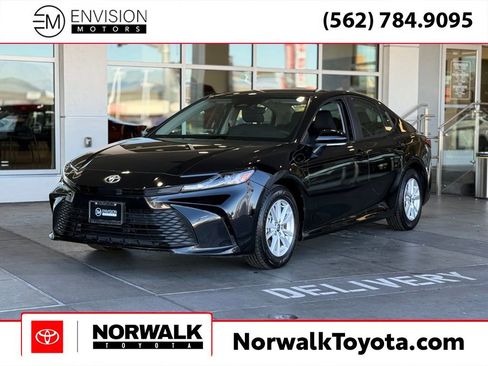 Used 2025 Toyota Camry LE image 1
