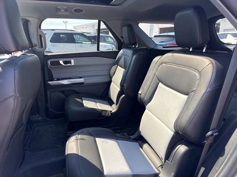 Used 2024 Ford Explorer XLT w/ Equipment Group 202A AWD/4WD image 10