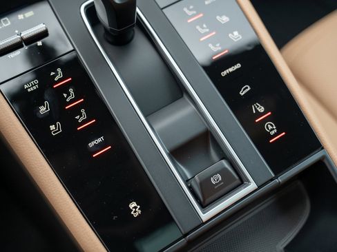 New 2026 Porsche Macan image 21