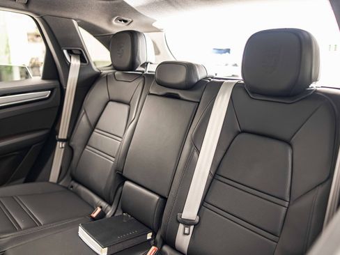 Used 2022 Porsche Cayenne S Platinum image 33