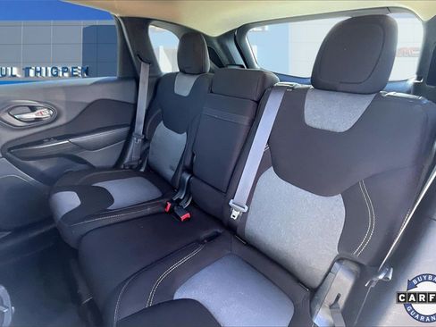 Used 2016 Jeep Cherokee Sport image 22