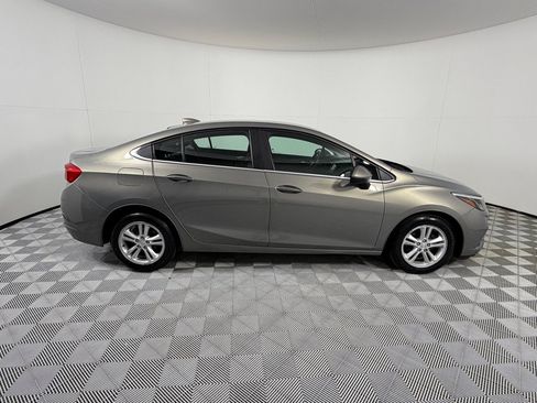 Used 2017 Chevrolet Cruze LT w/ Convenience Package FWD image 4