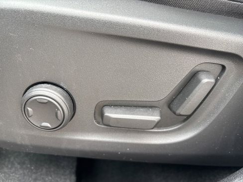 Certified 2025 Volvo XC40 B5 Core image 18