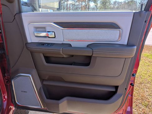 New 2026 RAM 2500 Laramie AWD/4WD image 38