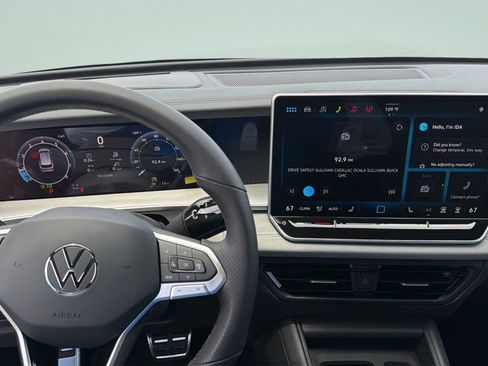 New 2026 Volkswagen Tiguan SE R-Line FWD image 17