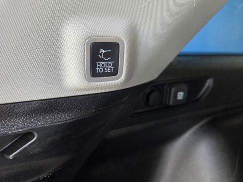 Used 2023 Jeep Grand Cherokee Limited AWD/4WD image 11