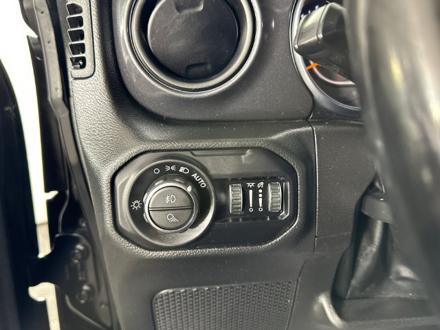 Certified 2022 Jeep Gladiator Sport AWD/4WD image 18