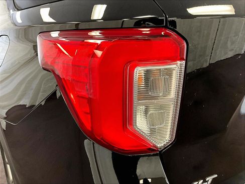 Used 2023 Ford Explorer XLT w/ Equipment Group 202A AWD/4WD image 29