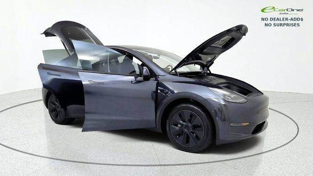 Used 2025 Tesla Model Y Long Range RWD image 11