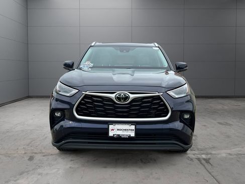 Used 2023 Toyota Highlander XLE AWD/4WD image 8