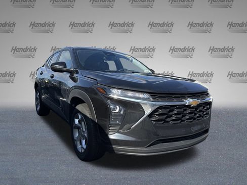 Certified 2024 Chevrolet Trax LS w/ LS Convenience Package image 2