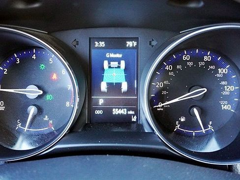 Used 2022 Toyota C-HR XLE image 31