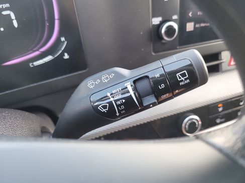 Used 2025 Kia Sportage LX image 30