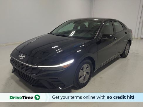 Used 2025 Hyundai Elantra SE FWD image 1